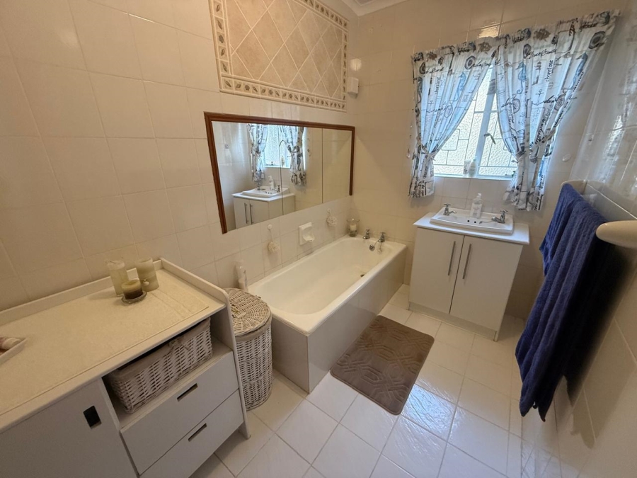 3 Bedroom Property for Sale in Heuwelkruin Eastern Cape